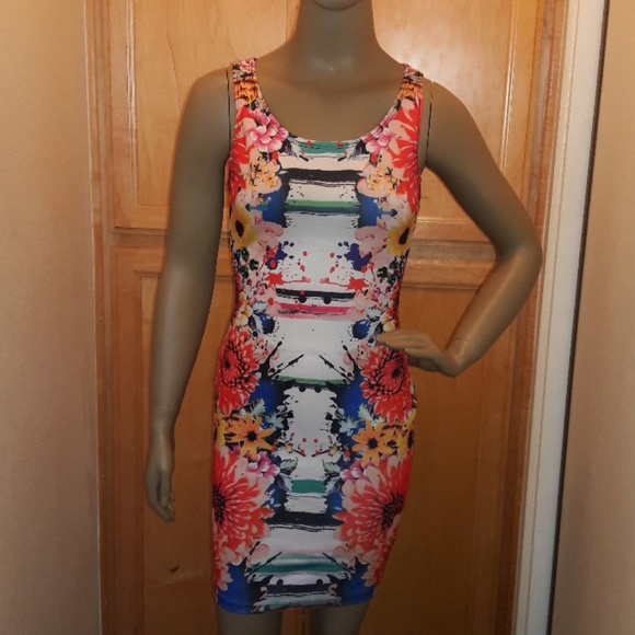 Dress - Picture 1 of 4